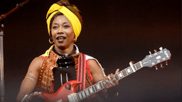 Fatoumata Diawara at Theatre de la Mer